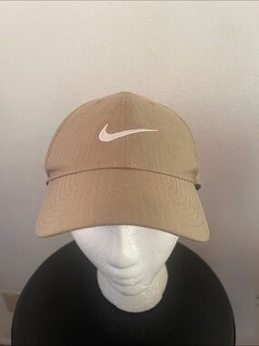 Nike Beige legacy91 Dry-Fit
